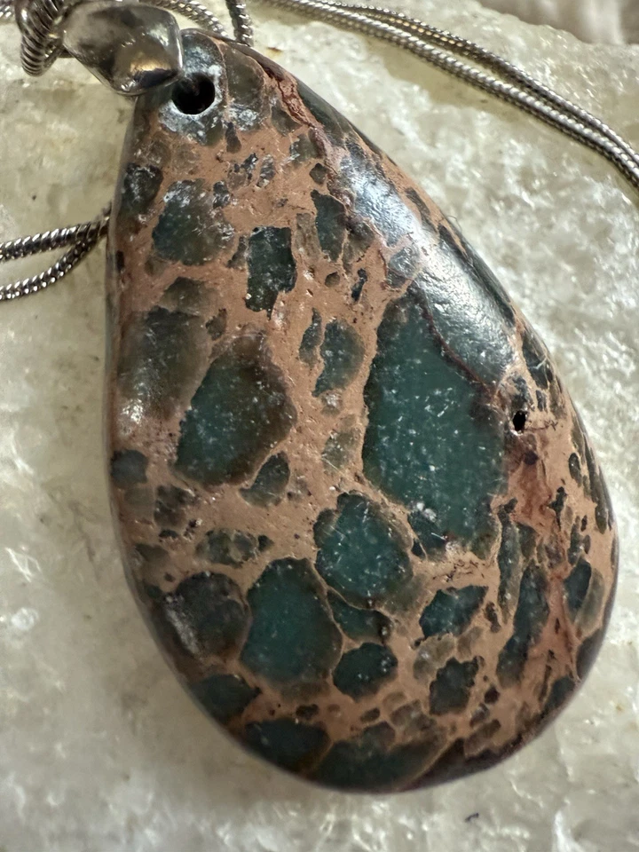 Collar colgante de piedras preciosas de jaspe Foto 3 de 3