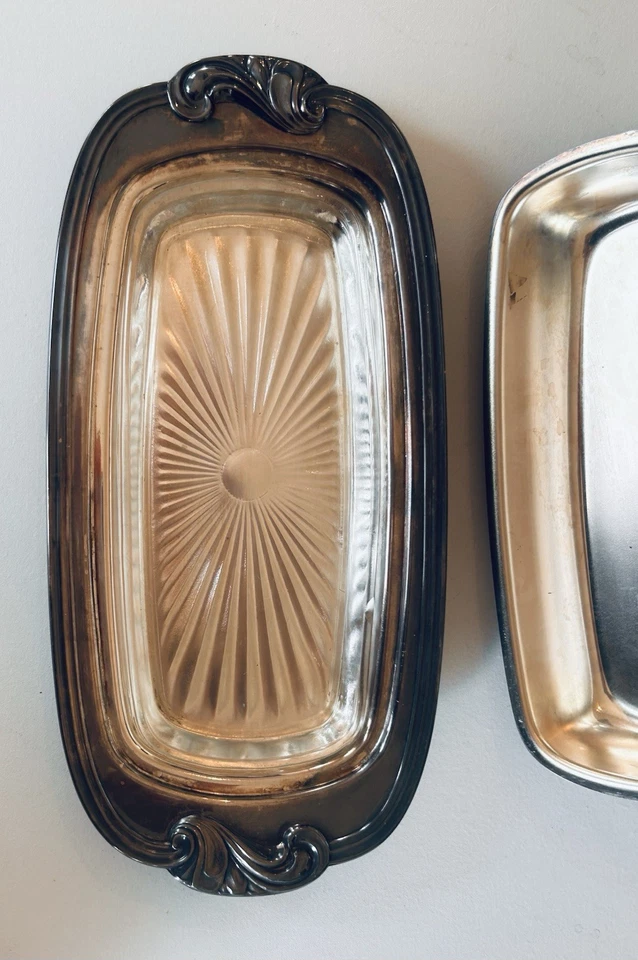 Plato de mantequilla vintage Oneida Waves patrón castillo plato plateado con bandeja de cristal Foto 2 de 4