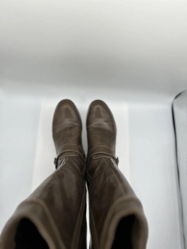 Bota Relativity Moakley para mujer talla 7,5 cuero marrón hebilla alta hasta la rodilla cómoda Foto 4 de 4