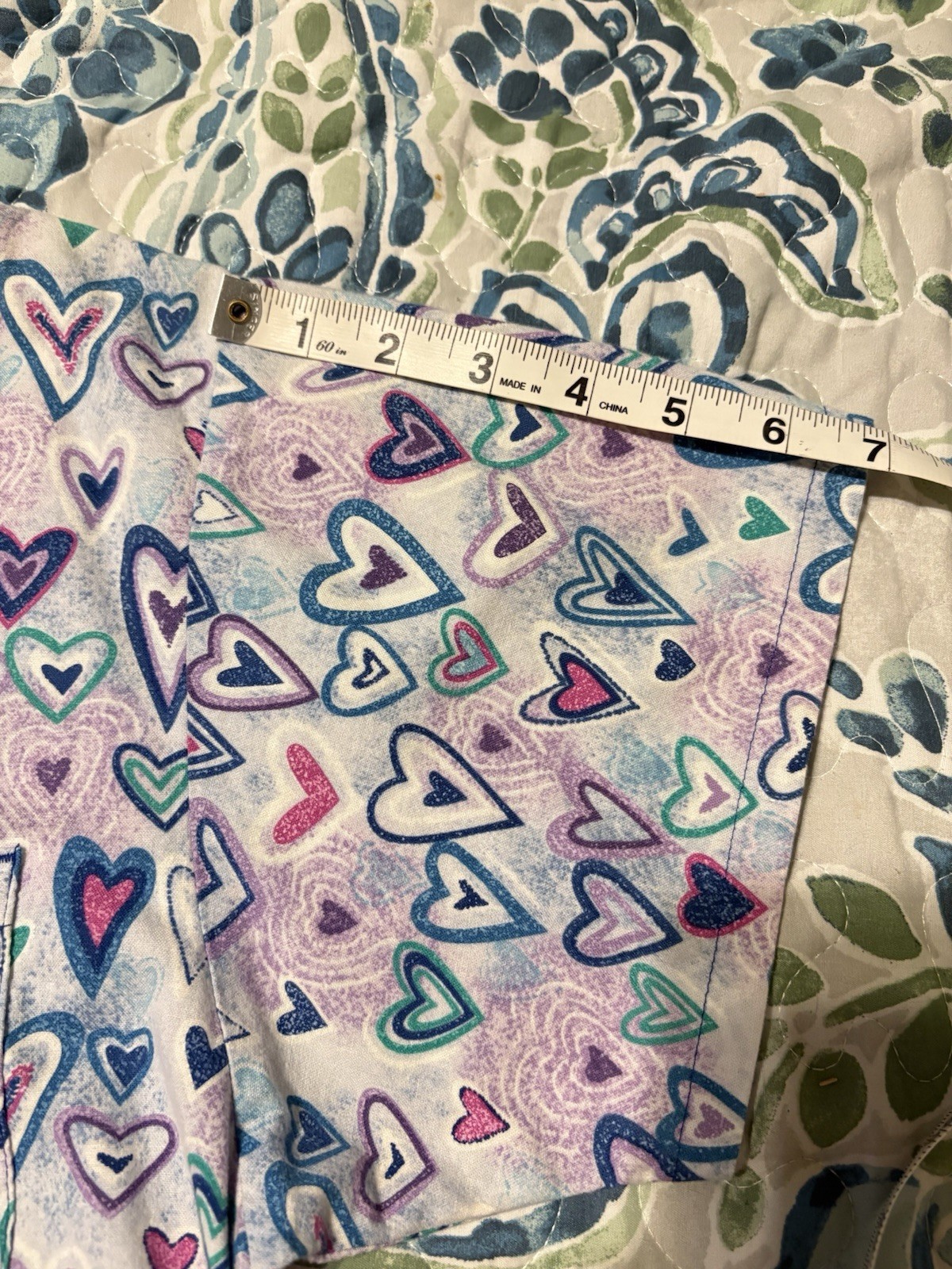 как выглядит Peaches Uniforms Women s Scrub Top Heart Design In Teal/Purple/Pink SZ XS EUC фото