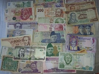 Sammlung von 50 Weltbanknoten zirkuliert bis unzirkuliert