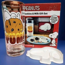 Peanuts Snoopy Glass Milk Cup and Cookie Cutter Gift Set Yum ICUP brand
