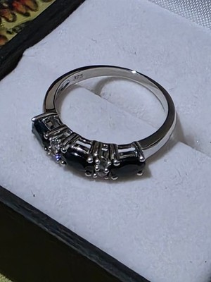 $1499 Ring 9ct white gold saphire diamond unused as new. 3 X saphire 4 X Diamond