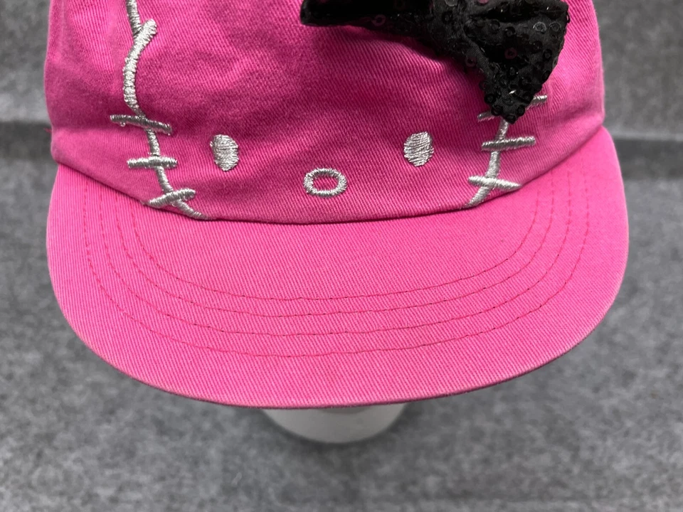 Hello Kitty Sanrio 帽子 适合青少年 4-16 粉色 棉 弹性背面亮片蝴蝶结 — 第 3/4 张图片