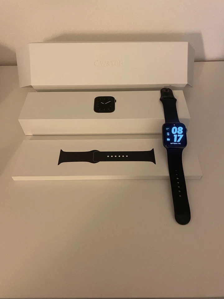 Apple Watch Series 5, foto 1 di 4