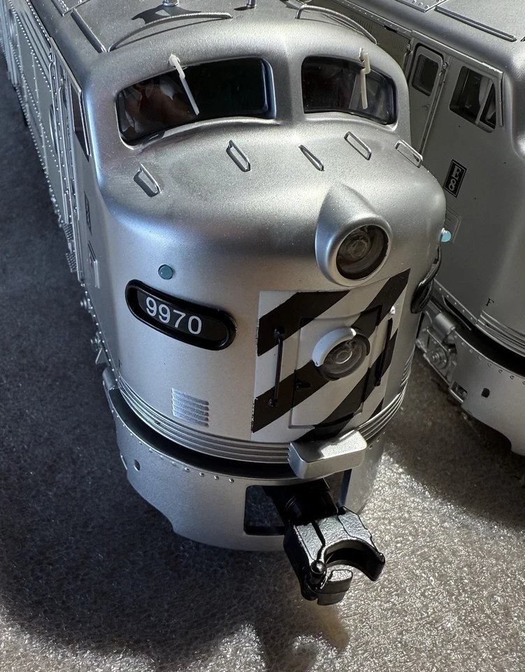 Atlas O 30138252/3 Burlington Northern E8 #9947 & 9970 BOTH POWERED - Image 3 of 4