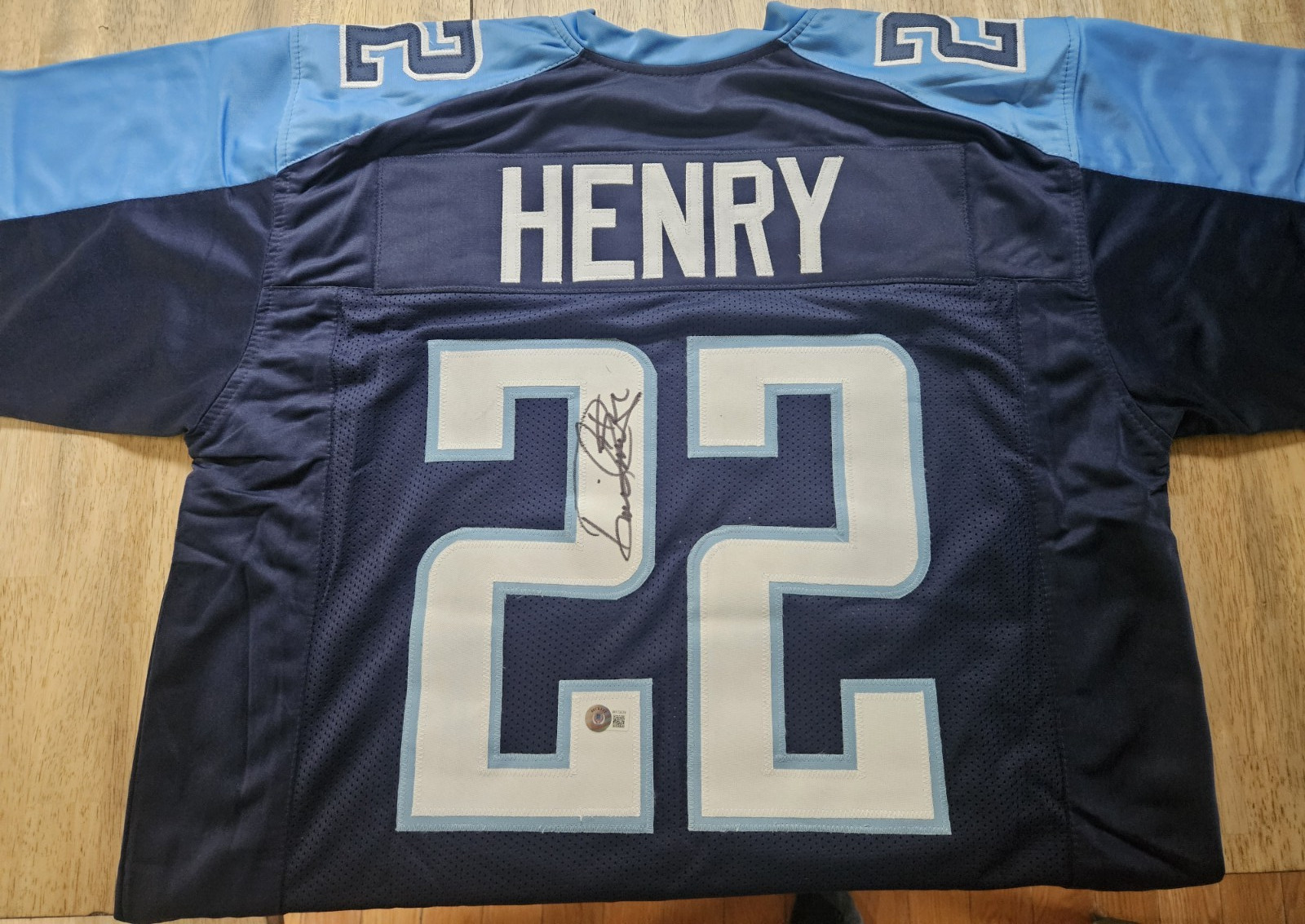 Derrick Henry Tennessee Titans Autographed Jersey Beckett Authenticated