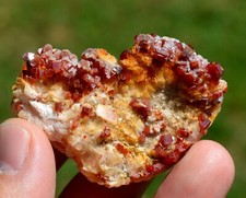 Vanadinite & Gypse Baryte 93 grammes - ACF Mine, Mibladen mining district, Maroc
