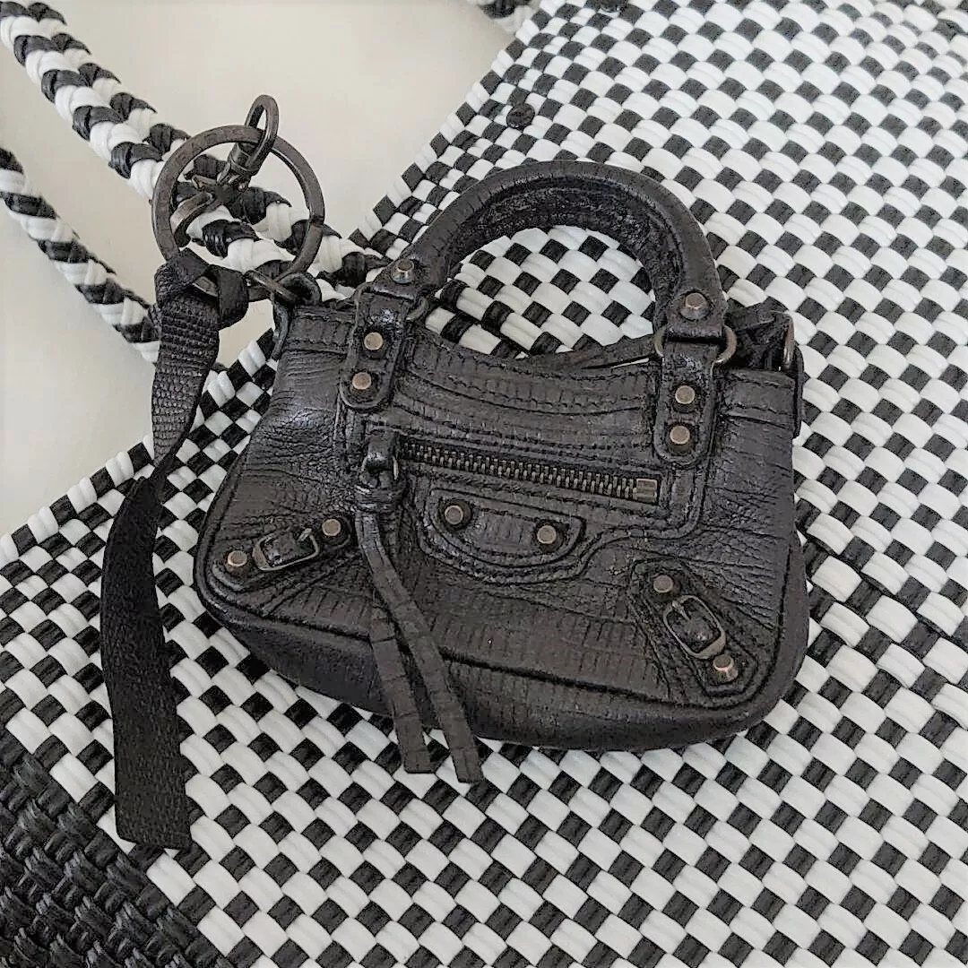 person arrestordre Hej hej Balenciaga Small Bag Charm Key Ring Black mini Bag Key Holder Speed  Shipping | eBay