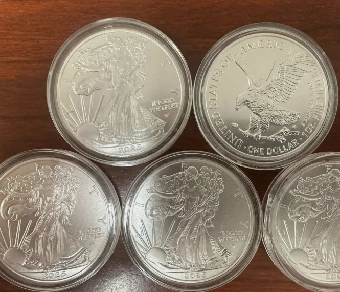 Lot of 5 U.S .999 2025 -1- 0 Z American Eagle C.0.i.n - Image 1 of 4