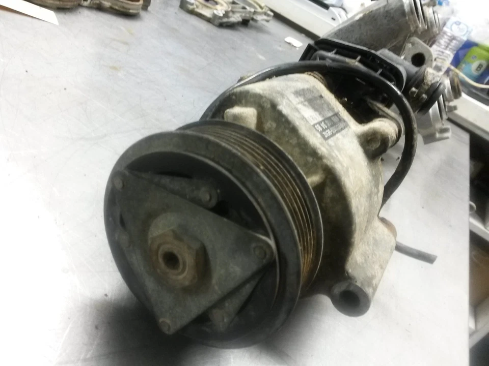 Bomba de inyección de aire Mercedes-Benz E500 1994 4,2 0001403485 Foto 3 de 4