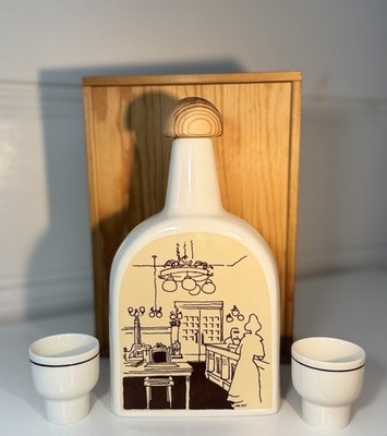 Rare Vintage Arabia of Finland Ceramic Decanter with Two Glasses. MINT Condition