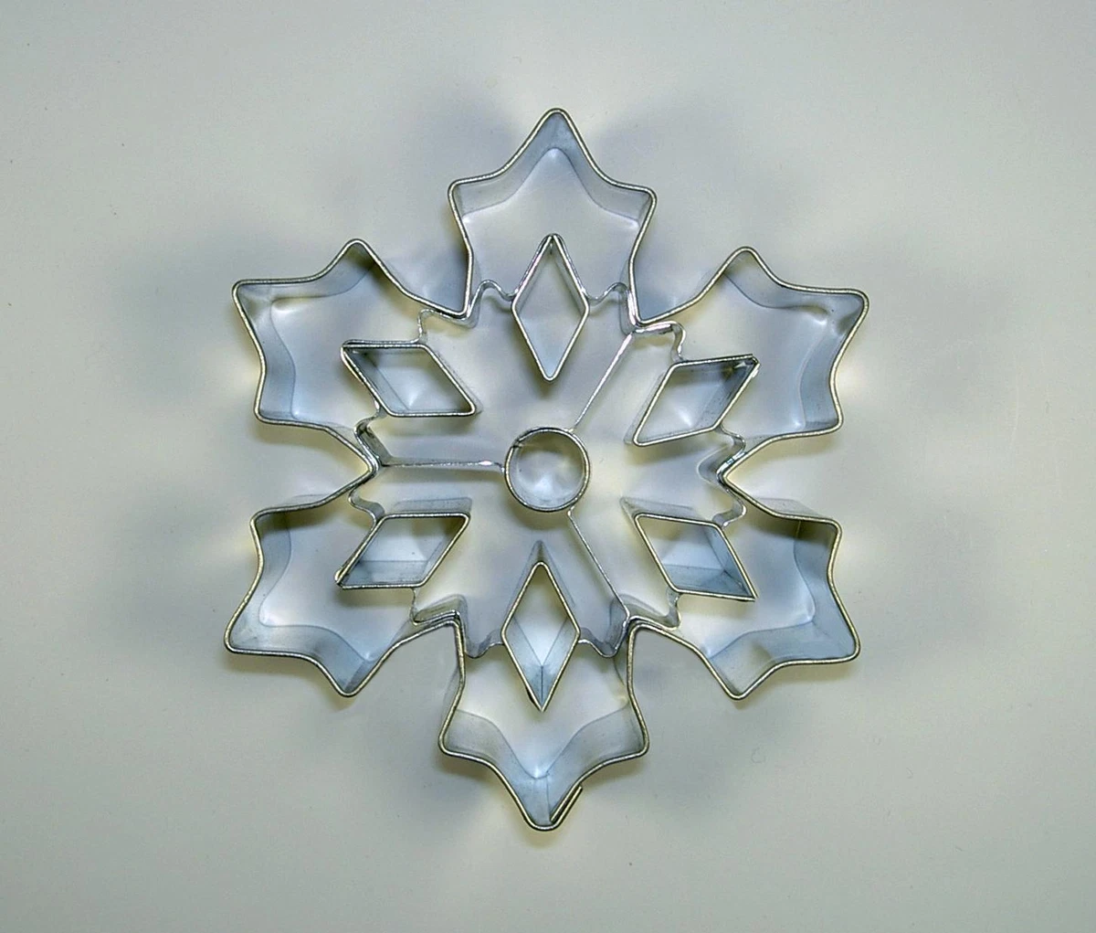 Ausstecher/Ausstechform „SCHNEEFLOCKE“ mit Ausstanzungen – Eiskristall, Kristall