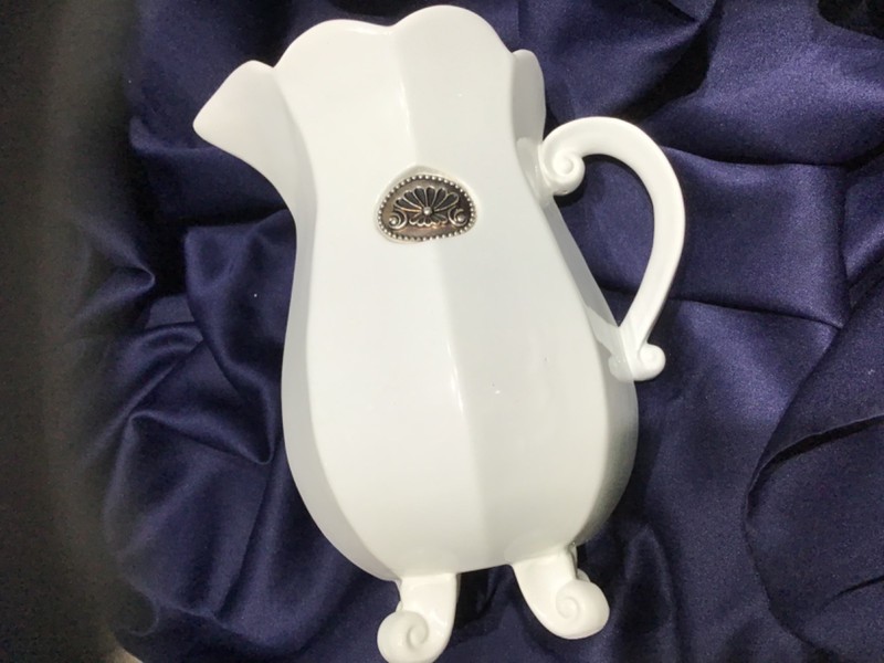MUD PIE extra large footed PITCHER white MEDALLION never used! EXCELLENT!!