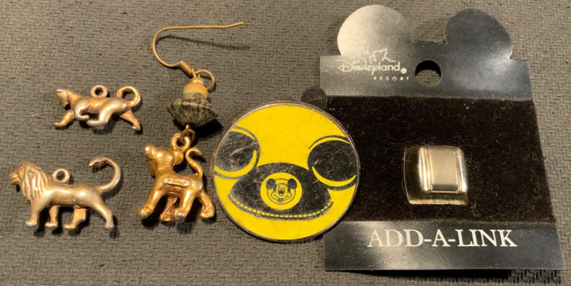 Walt Disney Pin Trading 2011, lion kind jewelry trinkets and Disney add-a-link