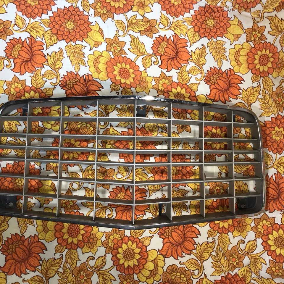 1972 1973 Chevrolet Camaro Z28 SS LT1 Grille OEM GM Factory Patina 3994763 - Image 4 of 4
