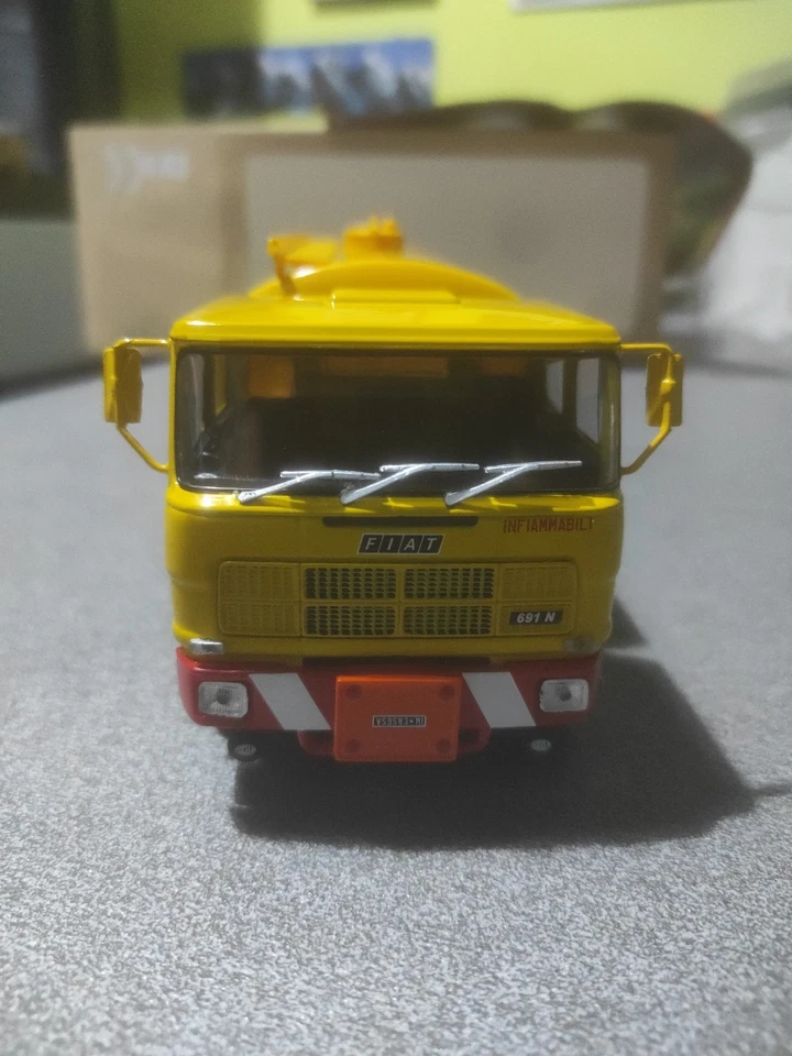 Camion d'epoca scala 1/43 - Immagine 2 di 4