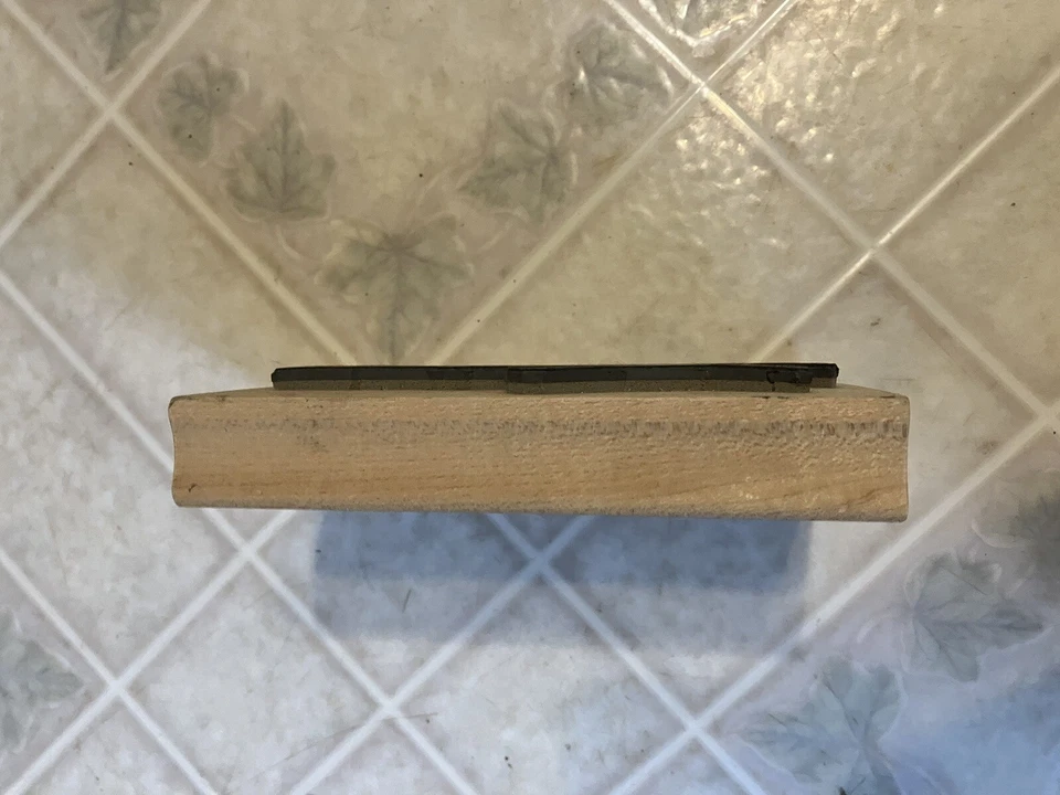 Sello de goma magenta victoriano madre sosteniendo bebé línea realista dibujo 17052S Foto 4 de 4