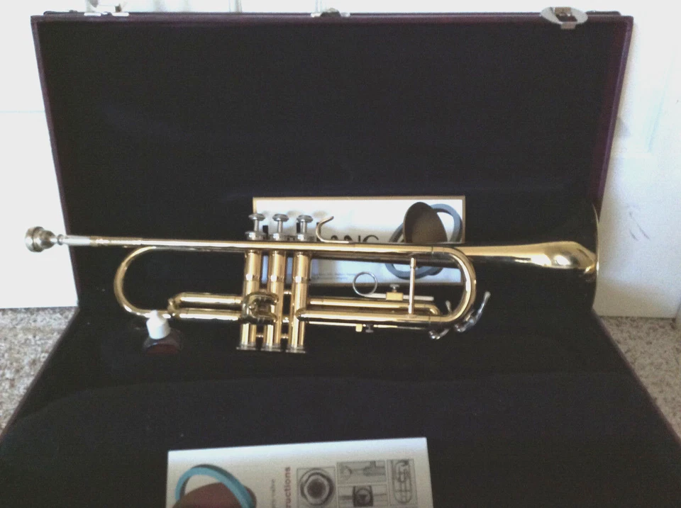 Trompeta Holton de Leblanc de latón con estuche Foto 3 de 4