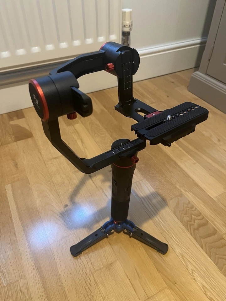 FeiyuTech A2000 3-Axis Gimbal Stabilizer for Mirrorless DSLR Cameras - Image 2 of 2