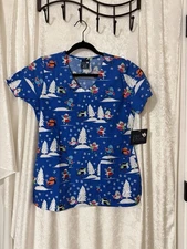 NWT - ZOE + CHLOE BRAND SCRUB TOP Christmas Bird SIZE: X-SMALL