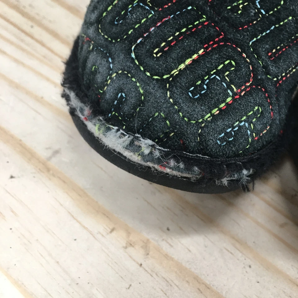 Botas Ugg Juveniles 9 Clásicas Ii Gráfico Puntada Invierno Tobillo Negro Gamuza Pull On Foto 4 de 4