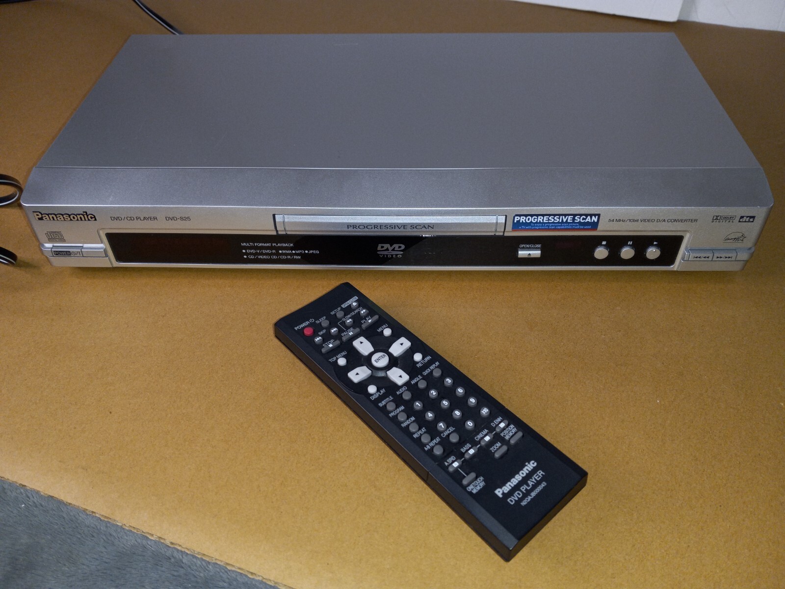 Panasonic DVDS25 Video DVD/CD Player Progressive Scan Dolby Digital