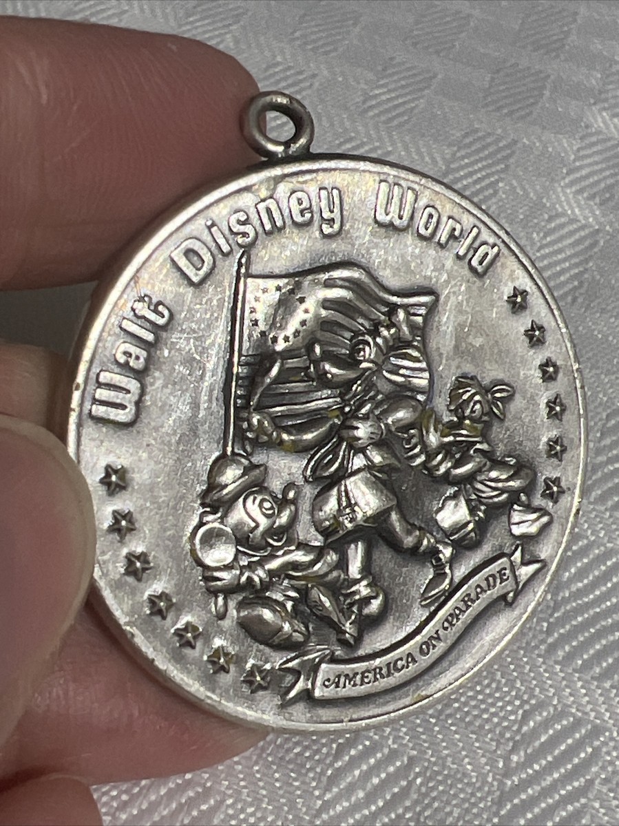 Disneyland 銀製記念コイン 1955-1990 Disneyland 銀製記念コイン 1955-1990 Disneyland 銀製記念