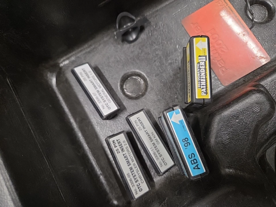 Kit de escáner de diagnóstico GENISYS SPX OTC con estuche y extras ABS 98 Pathfinder II Foto 3 de 4