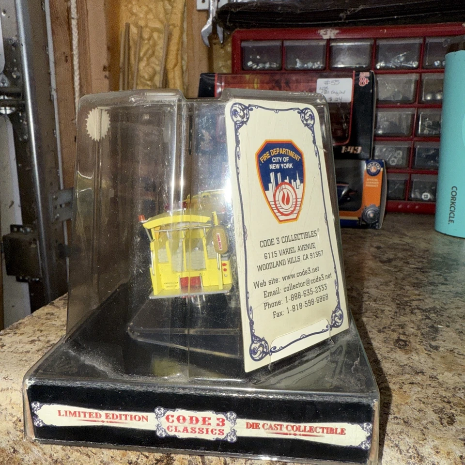 New Code 3 Model #12359 FDNY Classic Mack CF Pumper, Engine #45 - Image 3 of 4