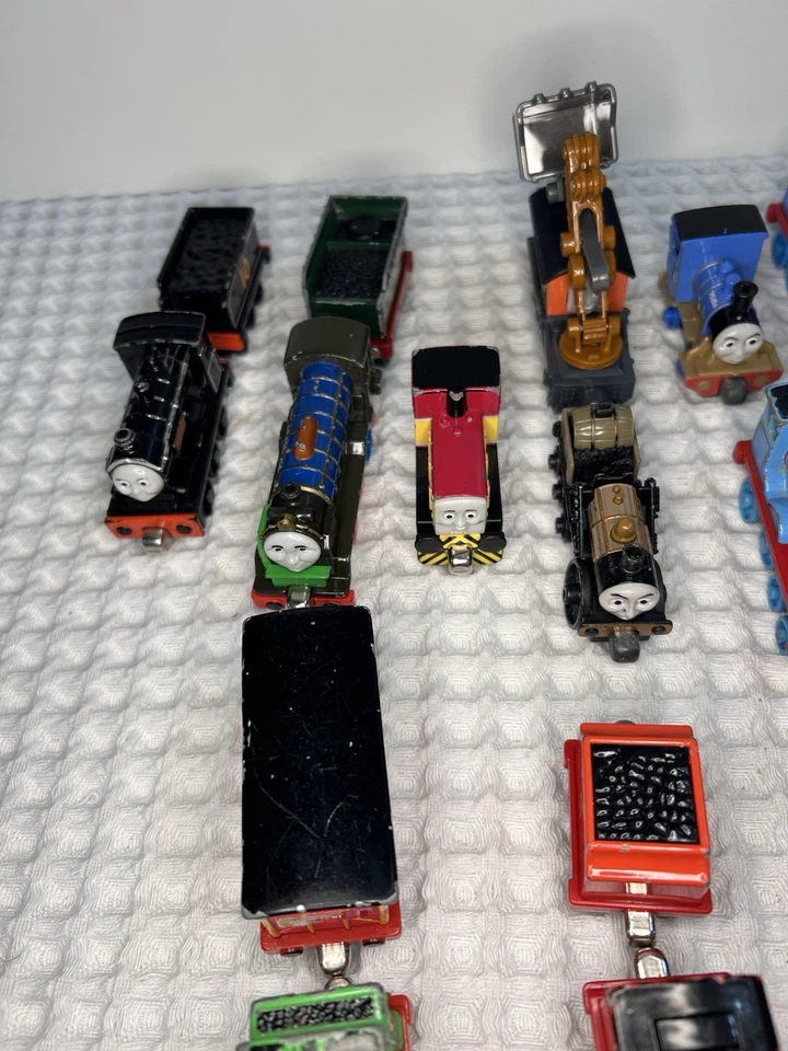 Lote de 22 trenes y licitaciones Thomas & Friends Take N Play magnéticos fundidos a presión Foto 2 de 4