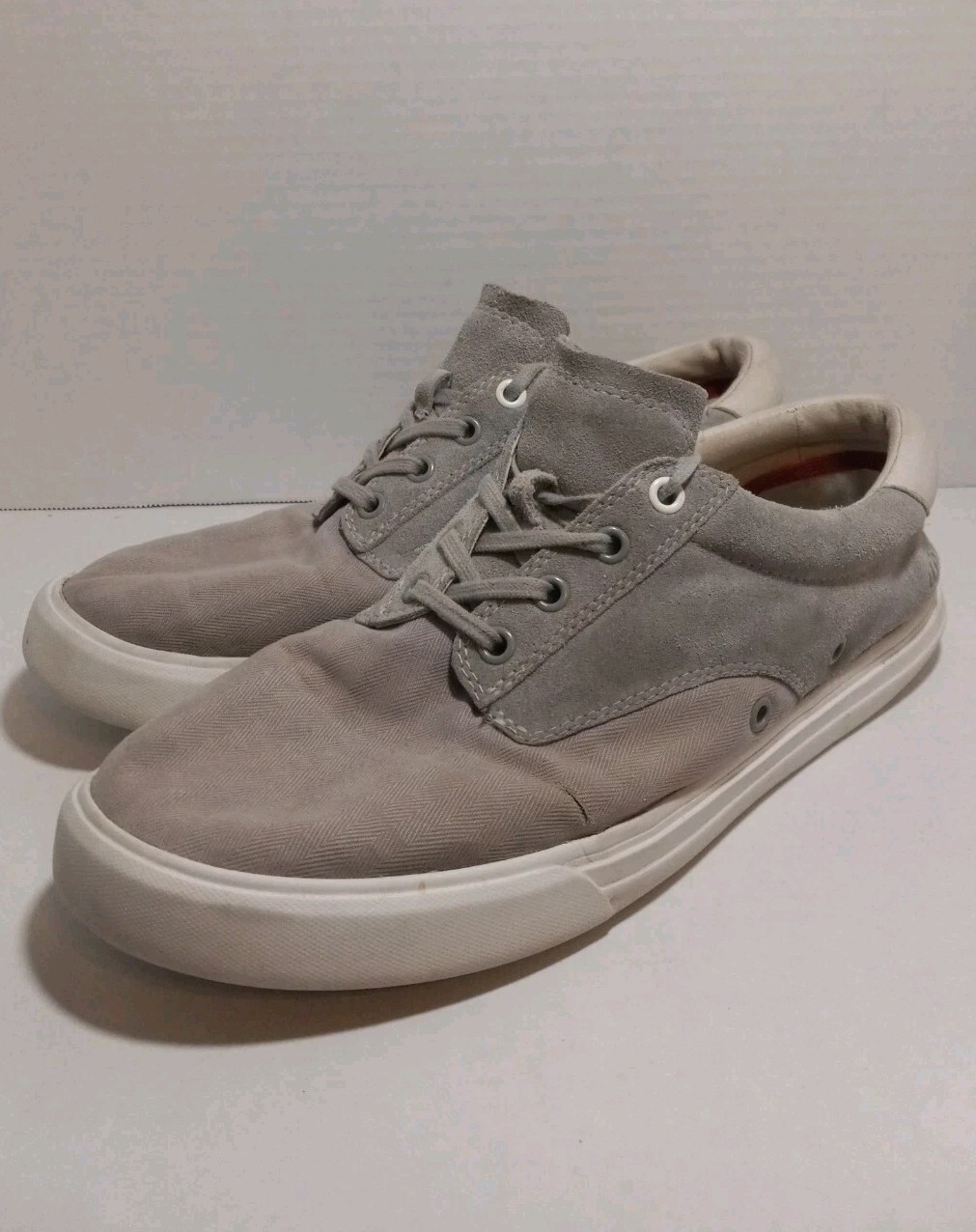 UGG Men's Palm Desert Grey Lace-Up Sneakers Size 9.5 1101710