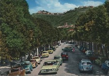 Montecatini Terme, Italia Avenida Forrada en Árbol Hilltop Town Terme Original De Colección