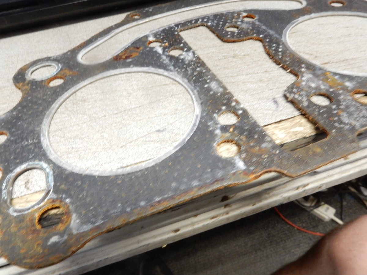 NOS Cylinder Head Gasket Fits: Kawasaki 1974-1976 KZ400