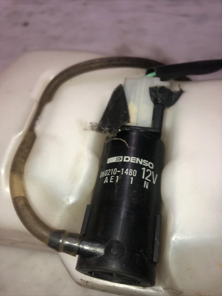 1990-1994 Plymouth láser maletero trasero lavadora líquido depósito tanque d34 Foto 3 de 4