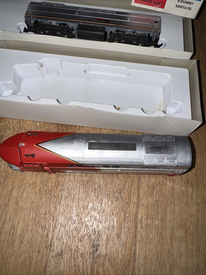 MODEL POWER BALDWIN SHARK NOSE SANTA FE POWERED A 720 UNIT B Dummy 750 - Image 2 of 4