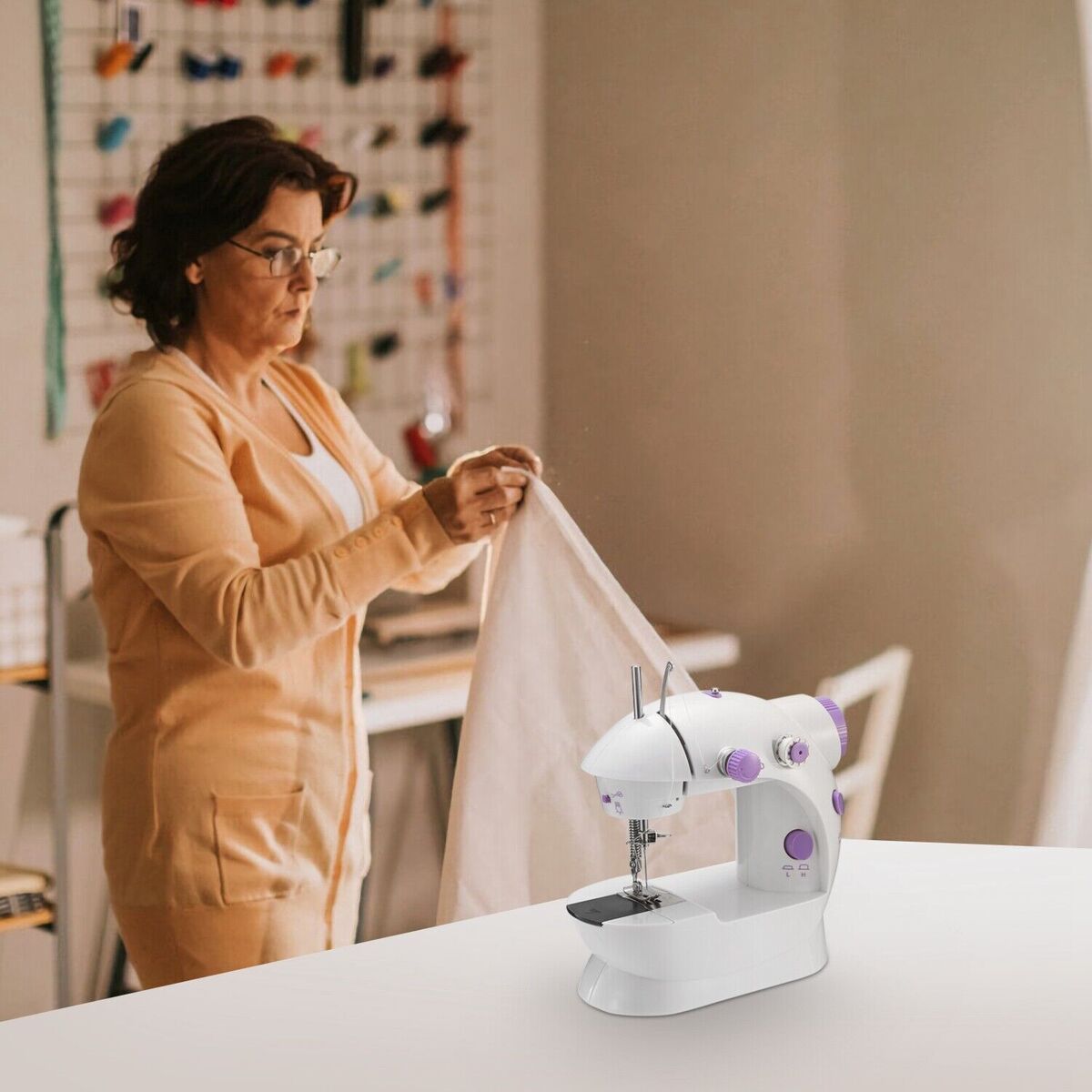 Mini Desktop Electric Sewing Machine Portable 2 Speed Held Mini Desktop Electric Sewing Machine Portable 2 Speed Held