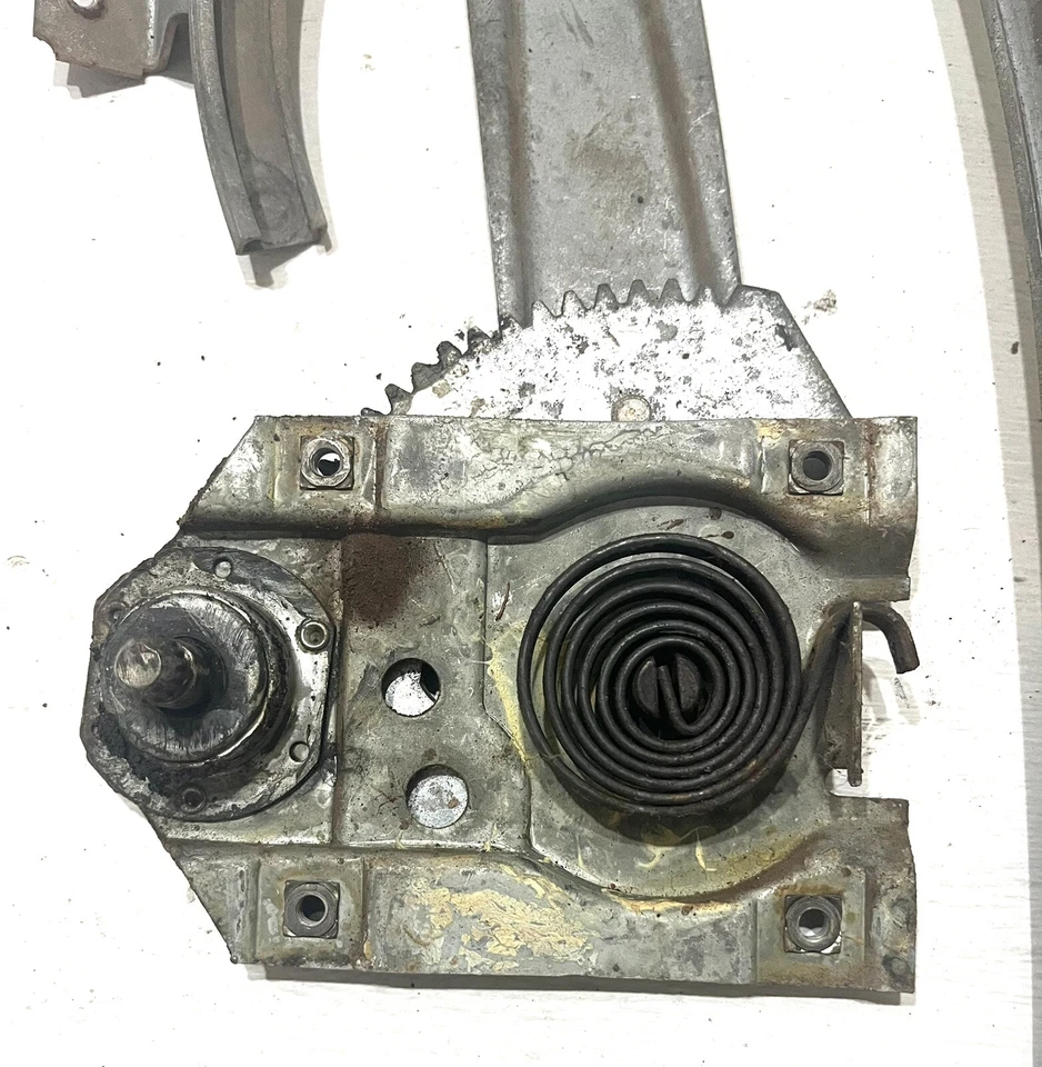 Регулятор четверти окна Chevy Corvair 62-64 Monza Spyder ОРИГИНАЛЬНЫЙ GM правый 2DR - Изображение 2 из 3