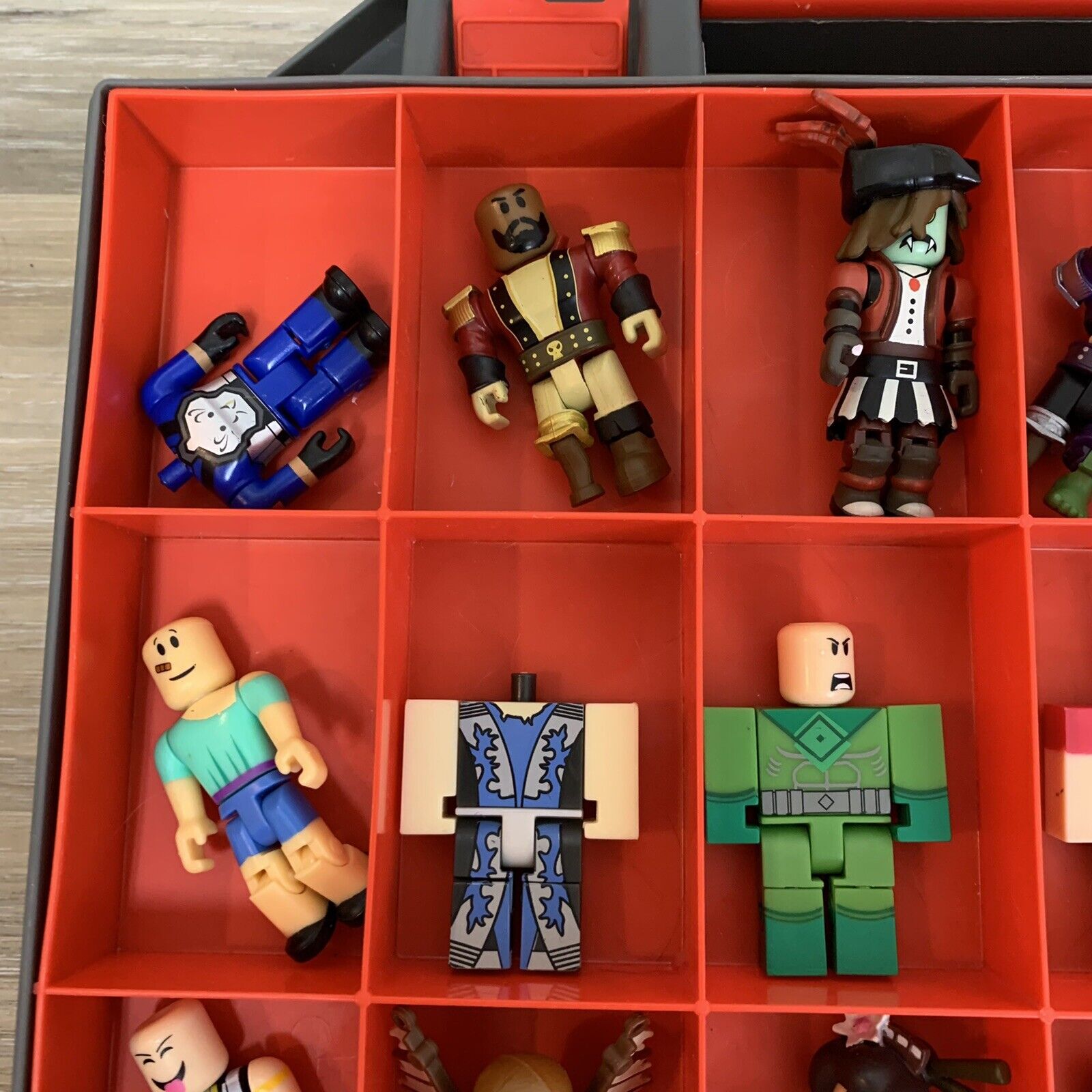 Roblox Toy Lot With Carrying Case 20 Figures