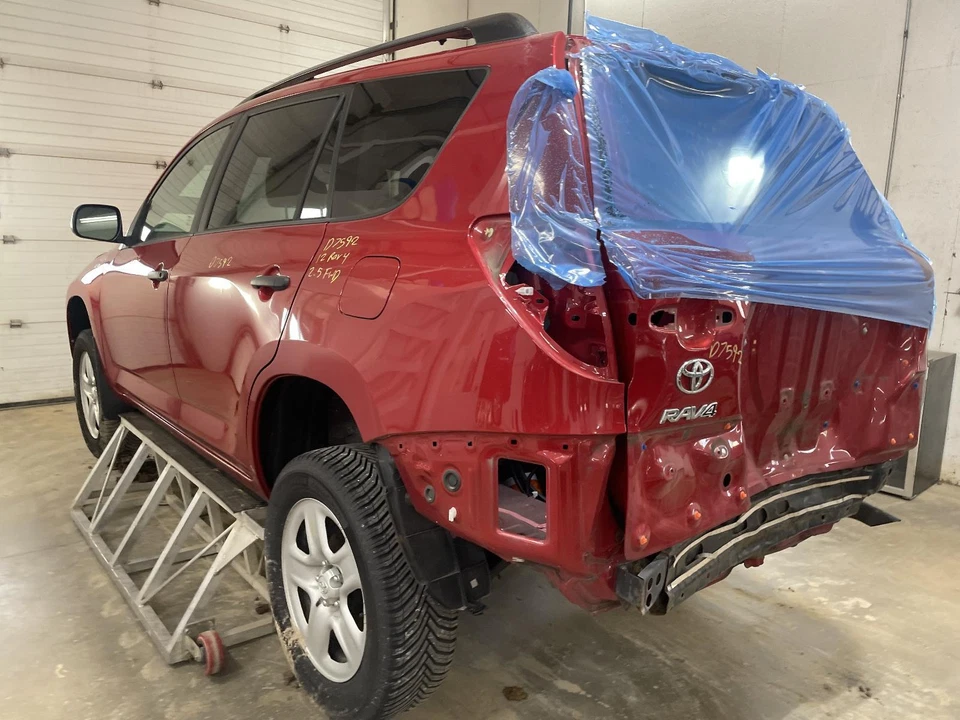 Conjunto de bomba y motor ABS usado se adapta a: conjunto de actuador y bomba Toyota Rav4 2012 Foto 2 de 4