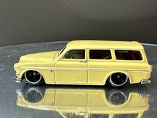 Hot Wheels Premium Volvo P220 Amazon Estate