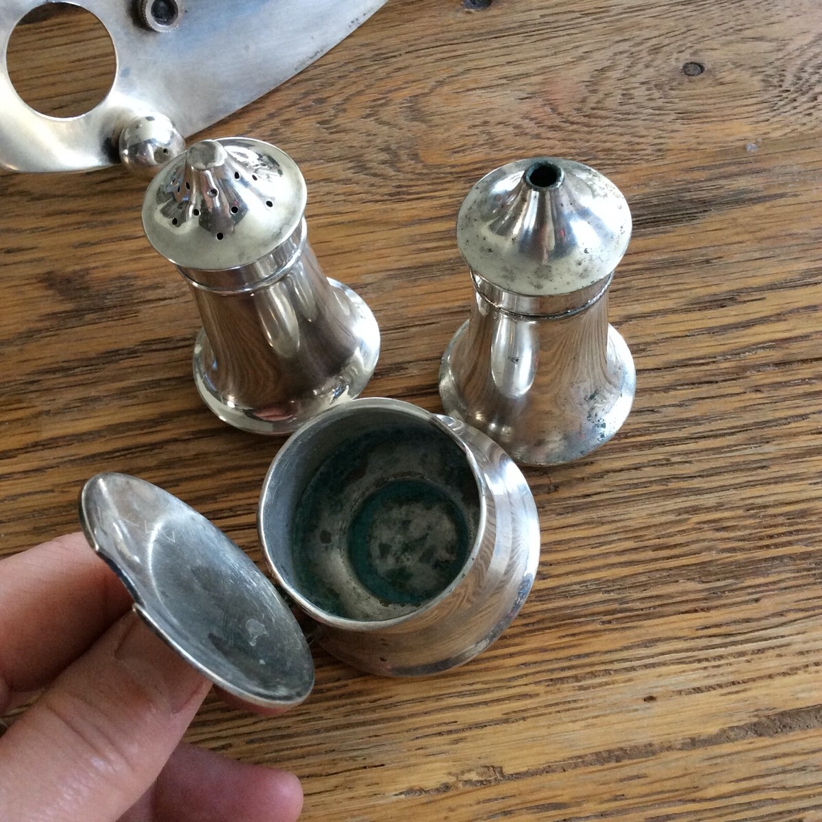 Service à Condiments (sel, Poivre, Moutarde) En Métal Argenté EPNS Avec Verre Bleu