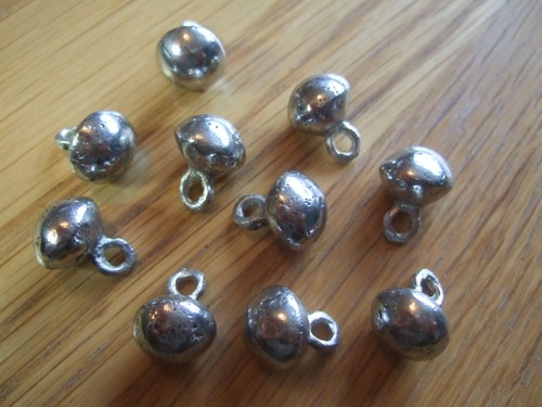 Pewter buttons 16mm ‘Tudor’ dome 12 pack, for historical clothing & uniforms. - Picture 3 of 3