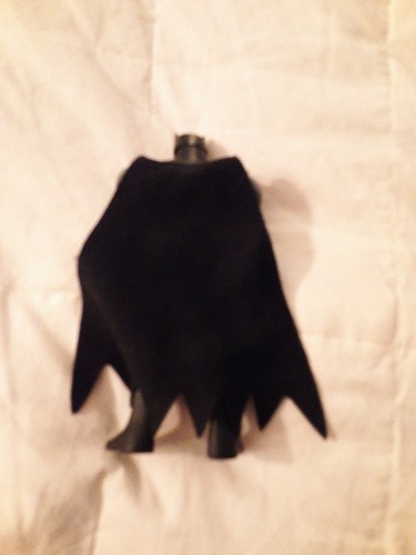 Batman Figur mit Cape DC Comics 5 Zoll groß Kunststoff bewegliche Gliedmaßen Stoffumhang - Bild 4 von 5