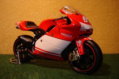 1:12 Ducati Desmosedici L.Capirossi 65 Shell Advance 2003 NEW RAY 00274