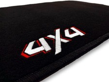 VELOURS FUßMATTEN für FORD KUGA I (2008 - 2012) + STICKEREI 4x4, SCHWARZ