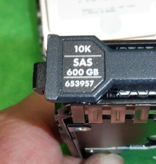 Servidor HD HP 600GB 2.5 10K SAS 653957-001 con caddy LOTE DE 10 Foto 3 de 3