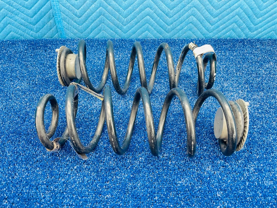 Juego de muelles helicoidales de suspensión trasera Chrysler 200 2015-2017 OEM 68231588AA Foto 3 de 4