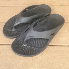Oofos Ooriginal Unisex Recovery Sandals Flip Flops Classic Black Men 9 Women 11