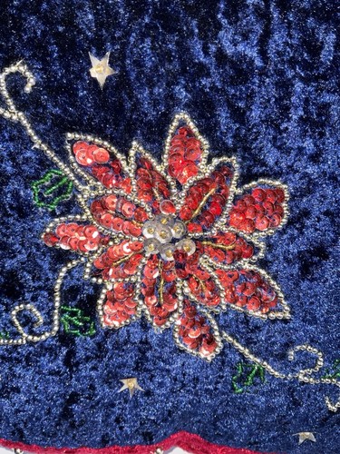 Cuscino natalizio vintage in velluto schiacciato con paillettes Poinsettia 11” x 11” - Foto 2 di 10